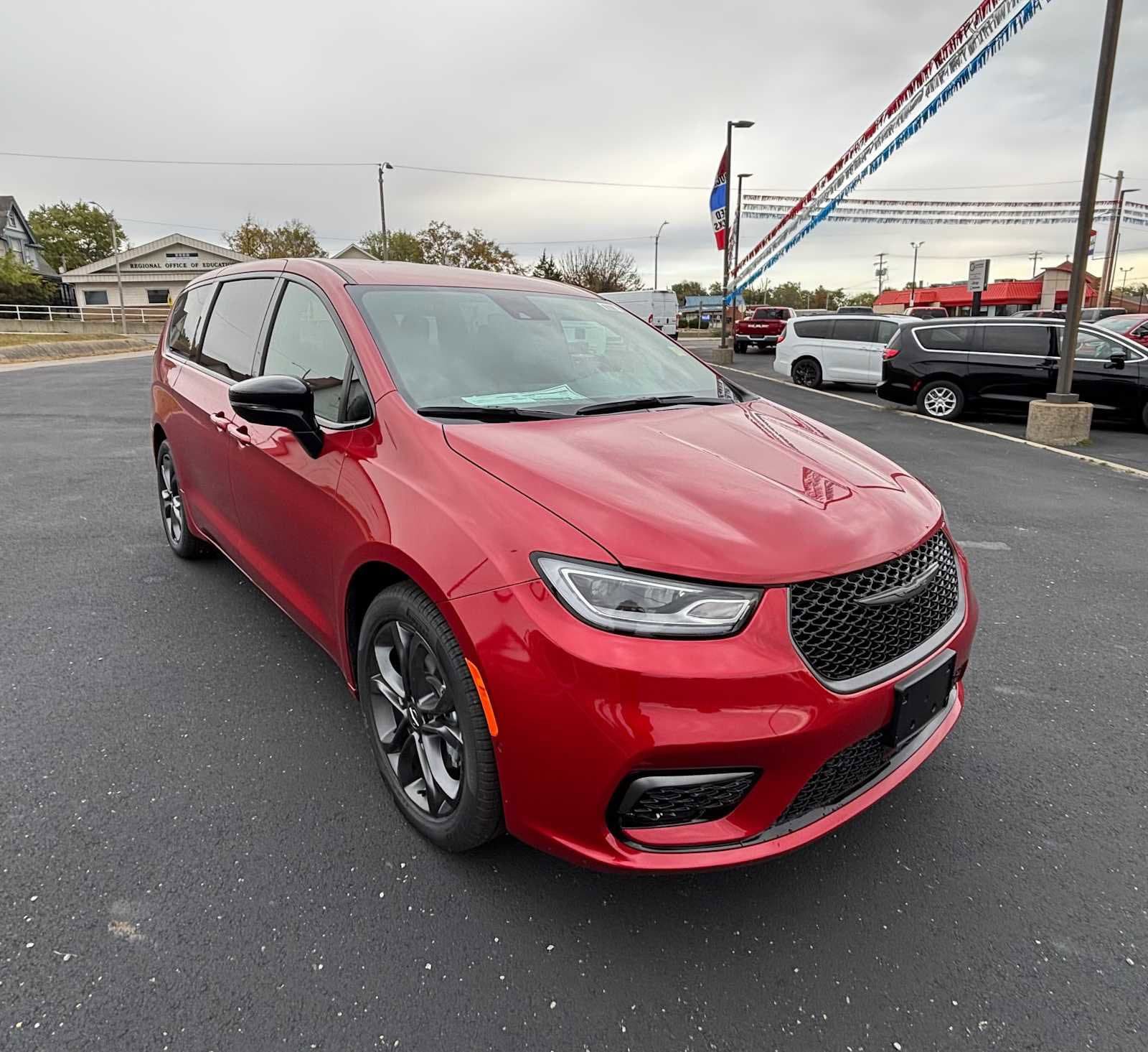 New 2026 Chrysler Pacifica Select FWD image 4