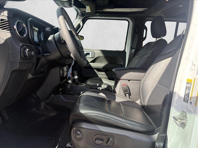 Used 2024 Jeep Wrangler Unlimited Sahara w/ Technology Group AWD/4WD image 10