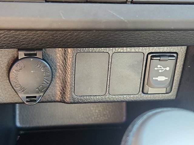 Used 2015 Toyota Corolla LE FWD image 23