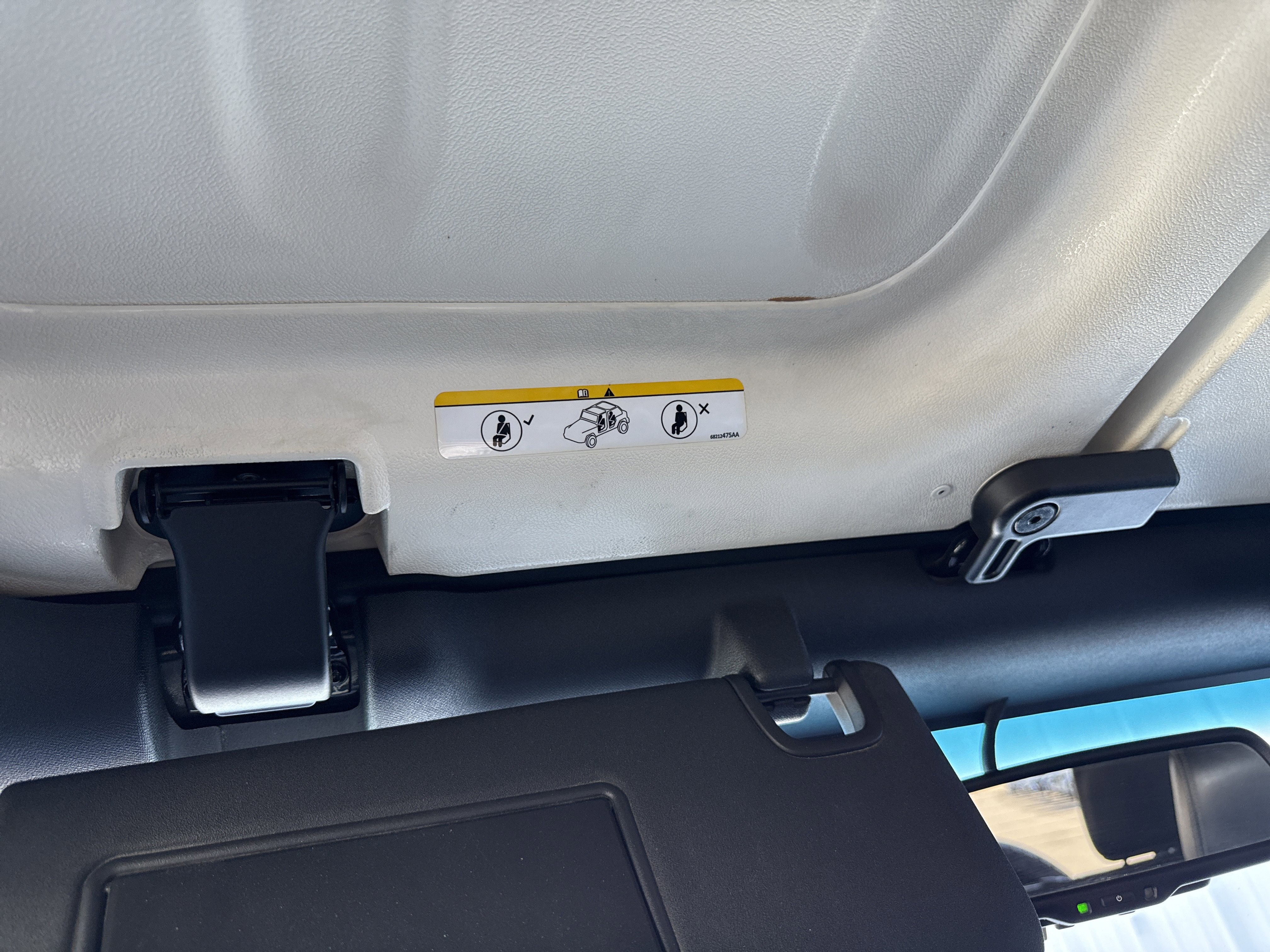 Used 2018 Jeep Wrangler Unlimited Sahara w/ Connectivity Group image 25