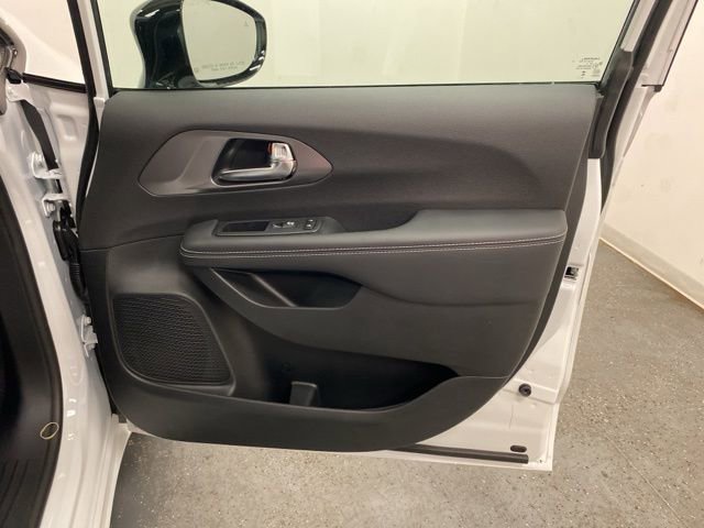New 2026 Chrysler Pacifica Select image 24