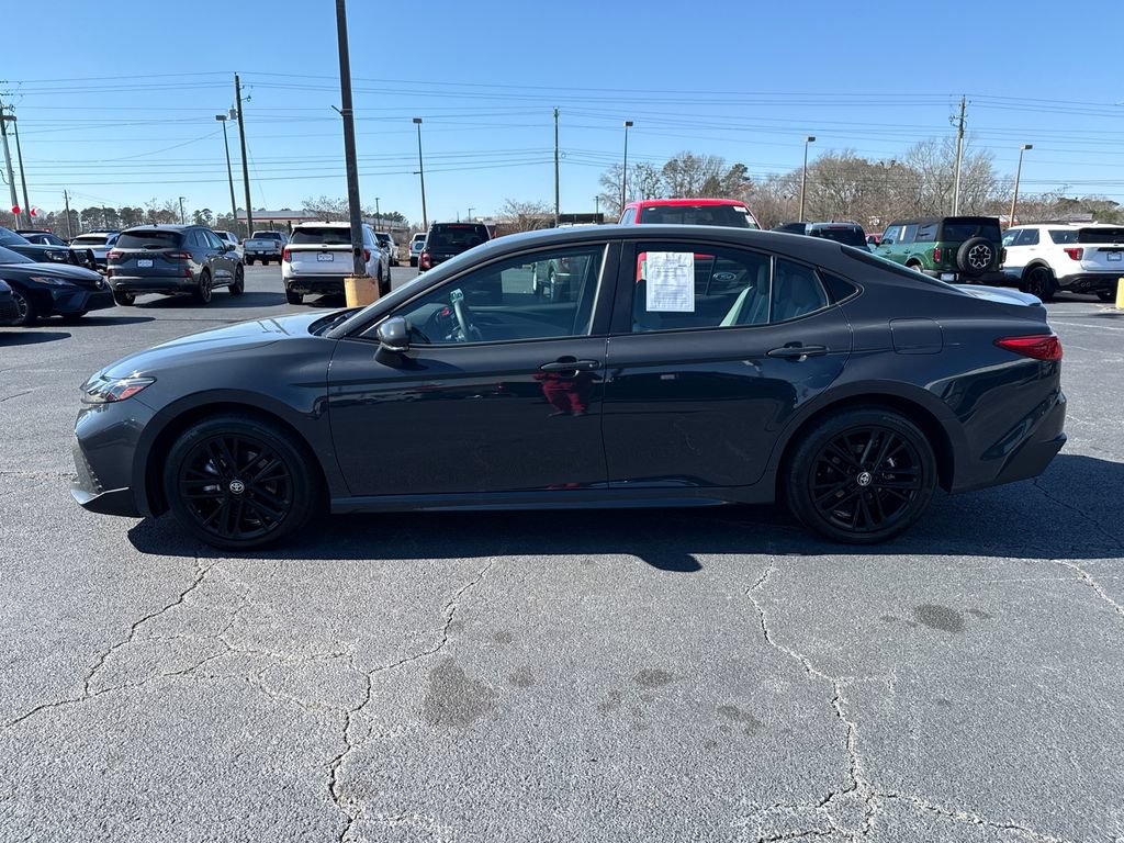 Used 2025 Toyota Camry SE AWD/4WD image 4