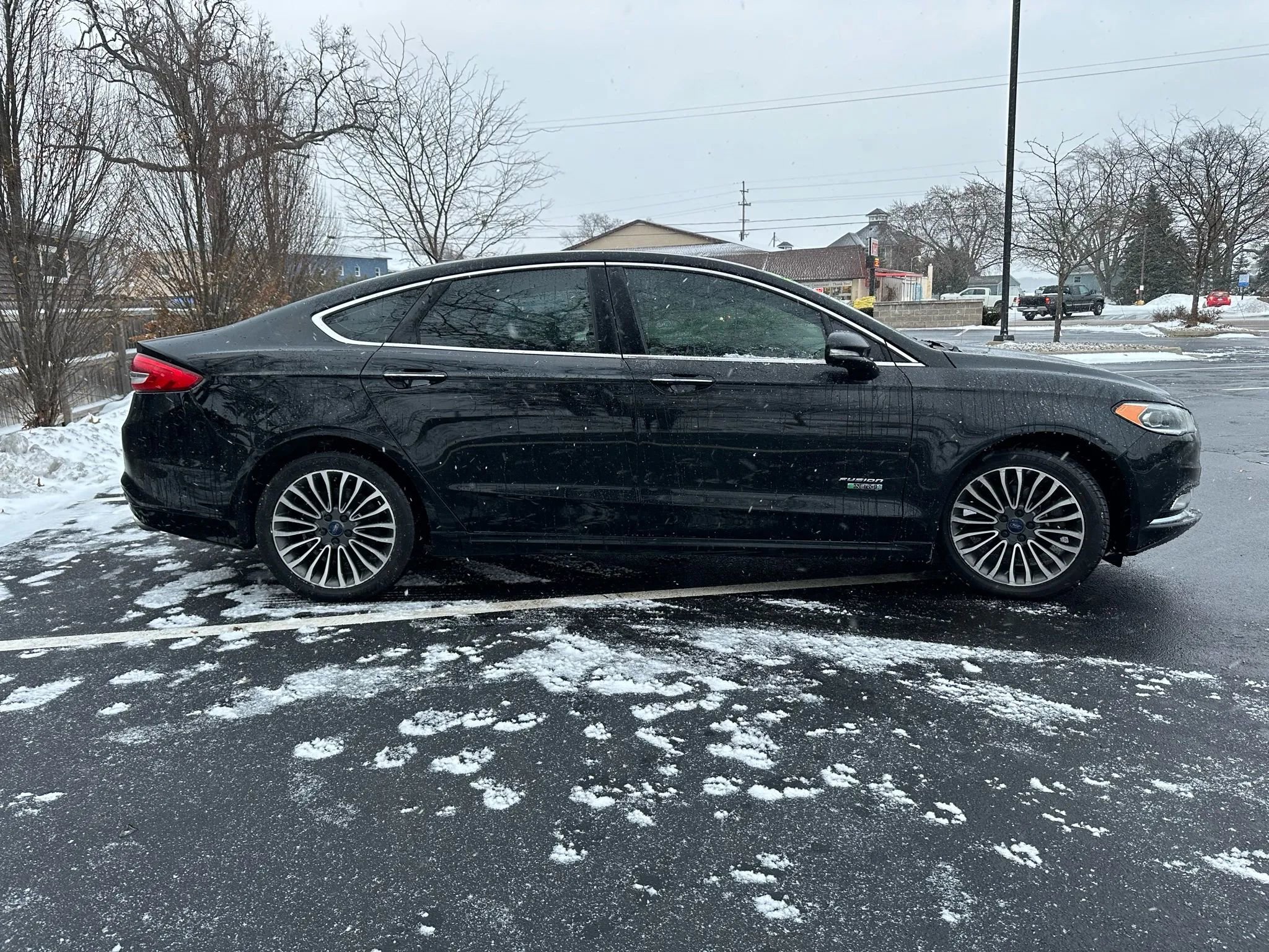 Used 2017 Ford Fusion Energi SE image 4