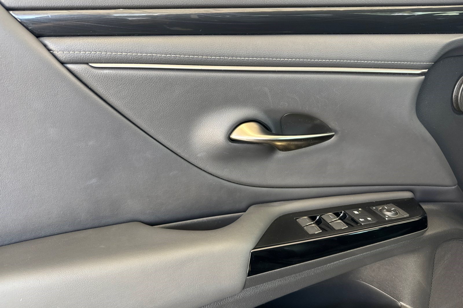 Certified 2023 Lexus ES 350 w/ Accessory Package (Z2) FWD image 12