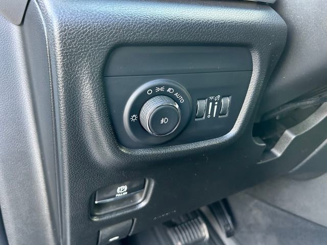 Used 2025 Jeep Grand Cherokee L Limited w/ Black Appearance Package AWD/4WD image 23