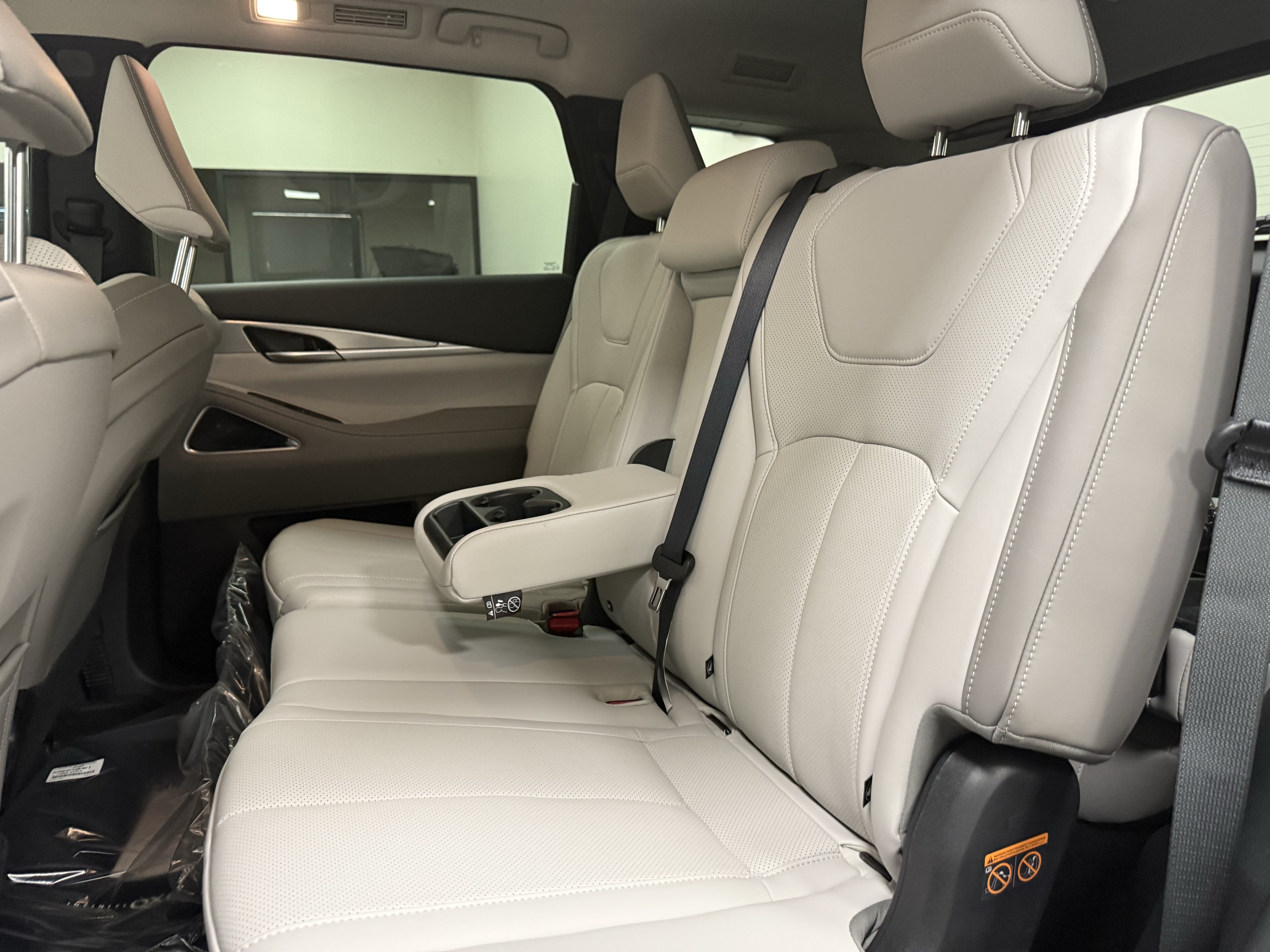 Certified 2027 INFINITI QX60 Luxe w/ Cargo Package FWD image 16
