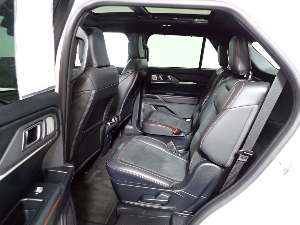 Used 2025 Ford Explorer ST image 39