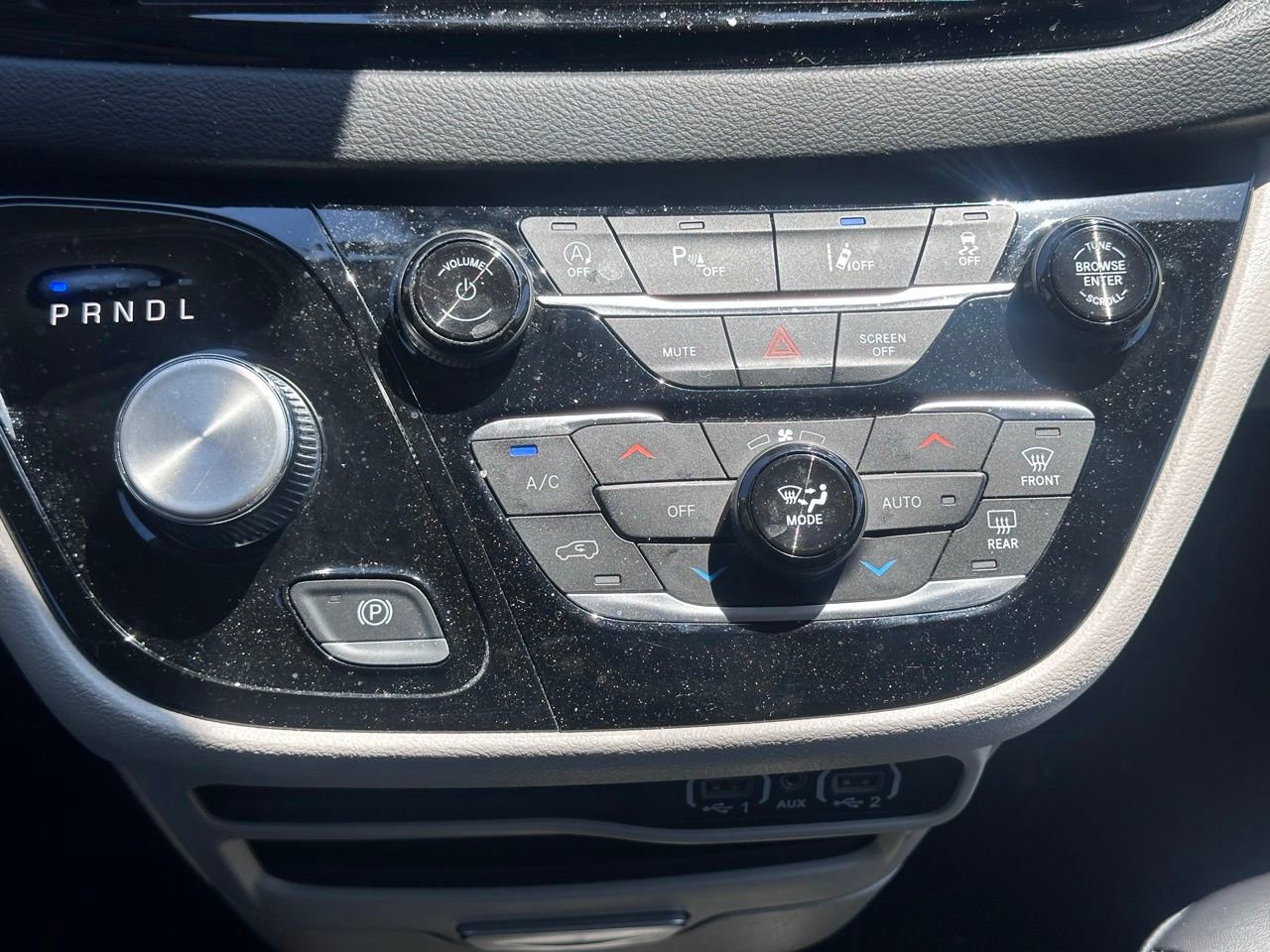 Used 2024 Chrysler Pacifica Touring-L FWD image 34