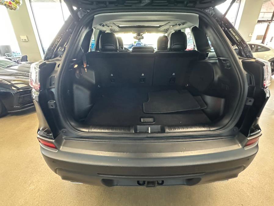 Used 2021 Jeep Cherokee Latitude Lux w/ Sun & Sound Group AWD/4WD image 16
