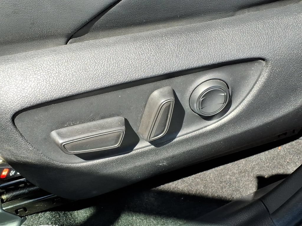 Used 2023 Toyota RAV4 XSE AWD/4WD image 17