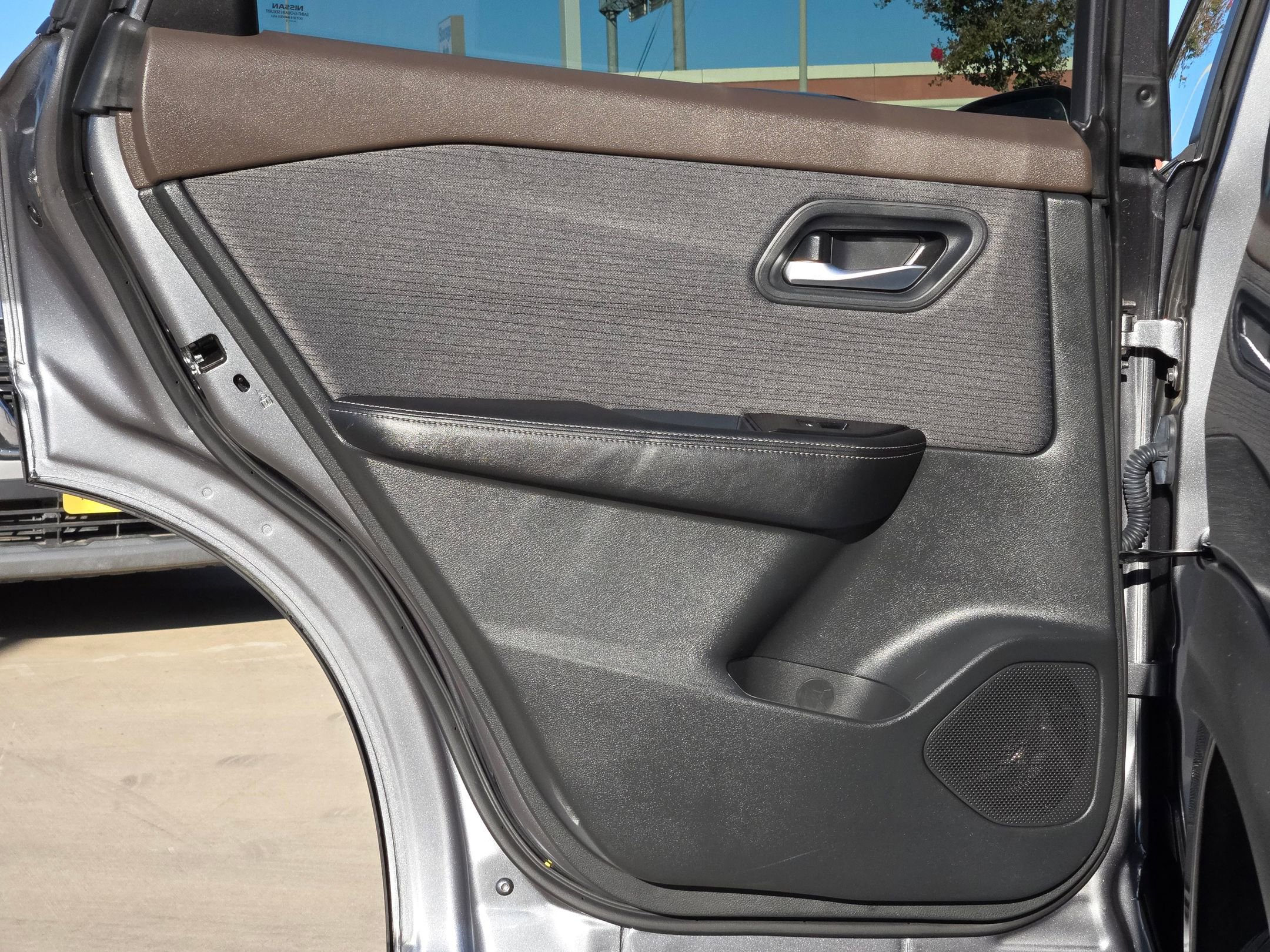 Used 2023 Nissan Rogue SV image 14