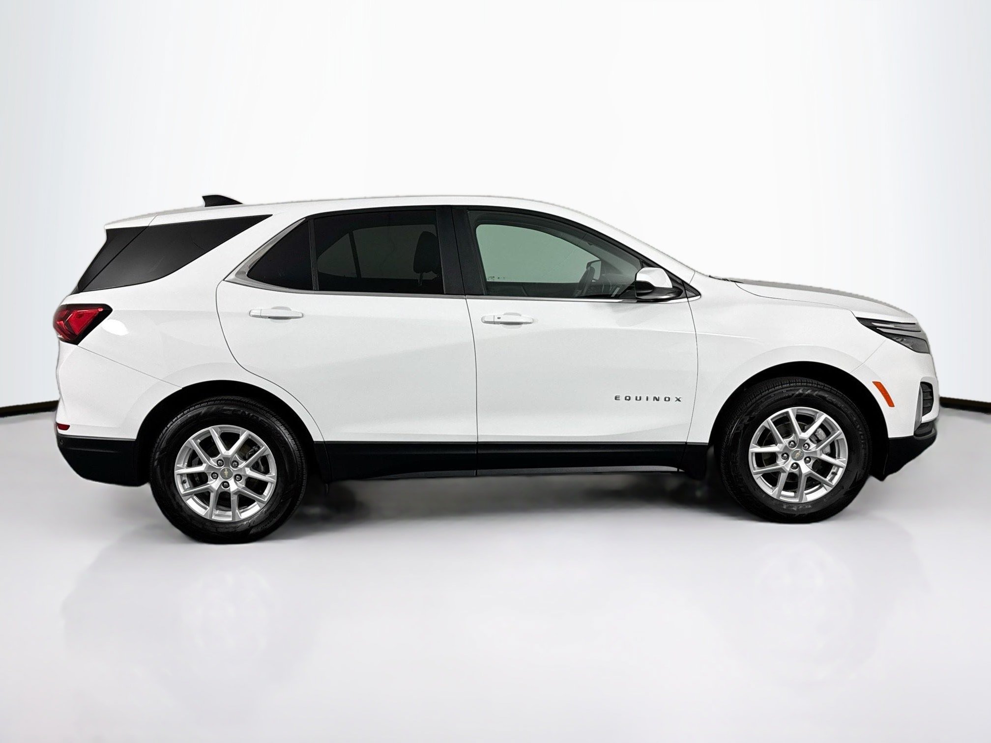 Used 2023 Chevrolet Equinox LT AWD/4WD image 16