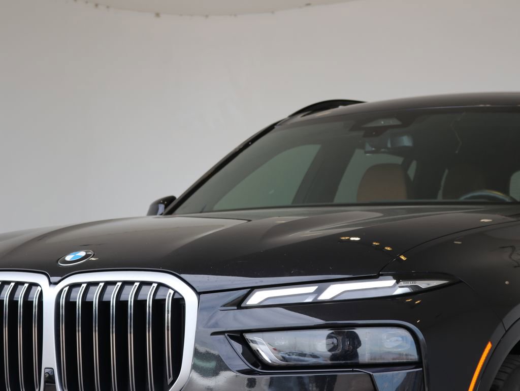 Used 2023 BMW X7 xDrive40i w/ M Sport Package AWD/4WD image 11
