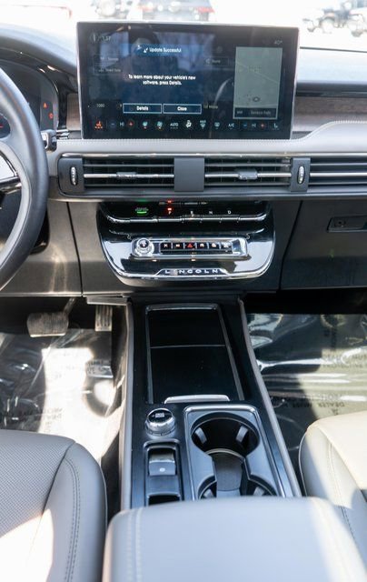 Used 2025 Lincoln Corsair Reserve w/ Jet Appearance Package image 16