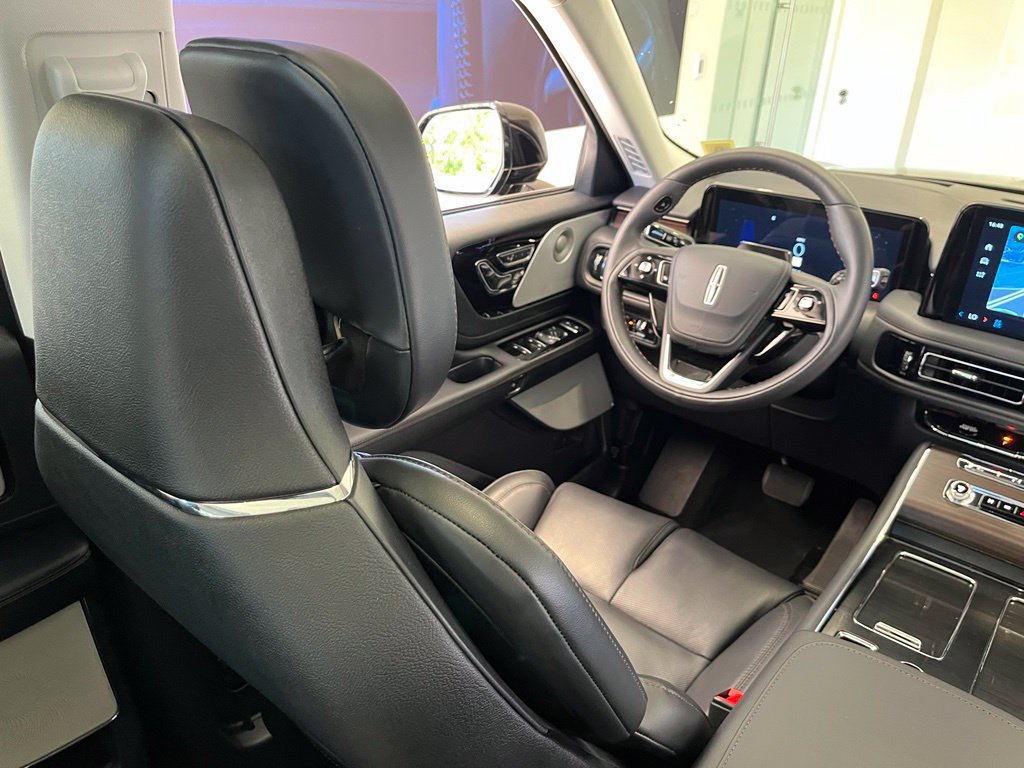 Used 2026 Lincoln Aviator Reserve AWD/4WD image 42