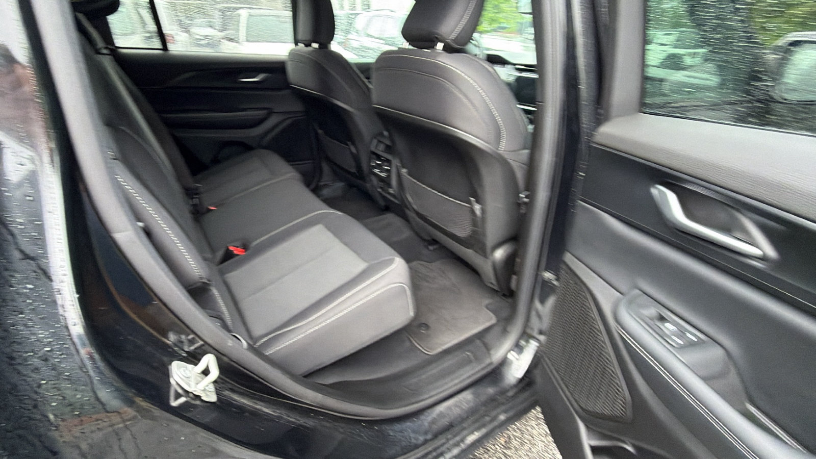 Used 2024 Jeep Grand Cherokee Laredo w/ Luxury Tech Group I AWD/4WD image 21