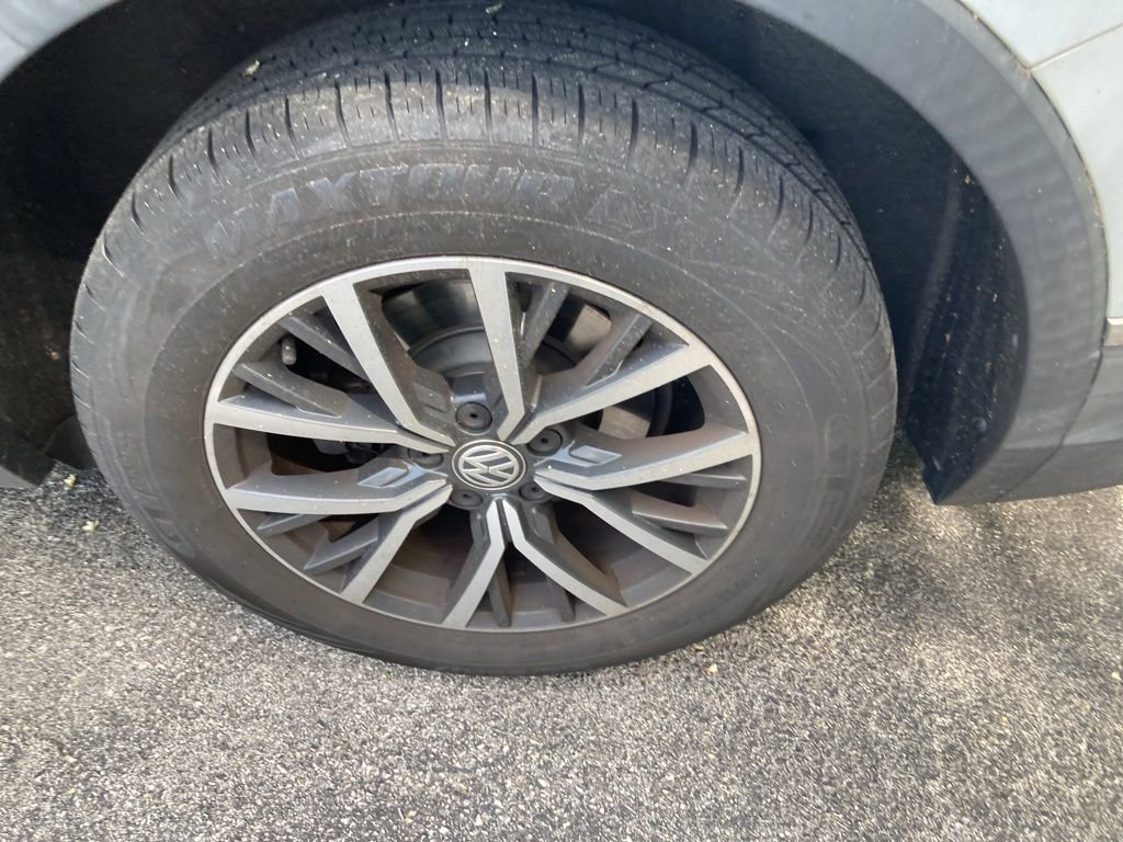 Used 2018 Volkswagen Tiguan SE AWD/4WD image 6