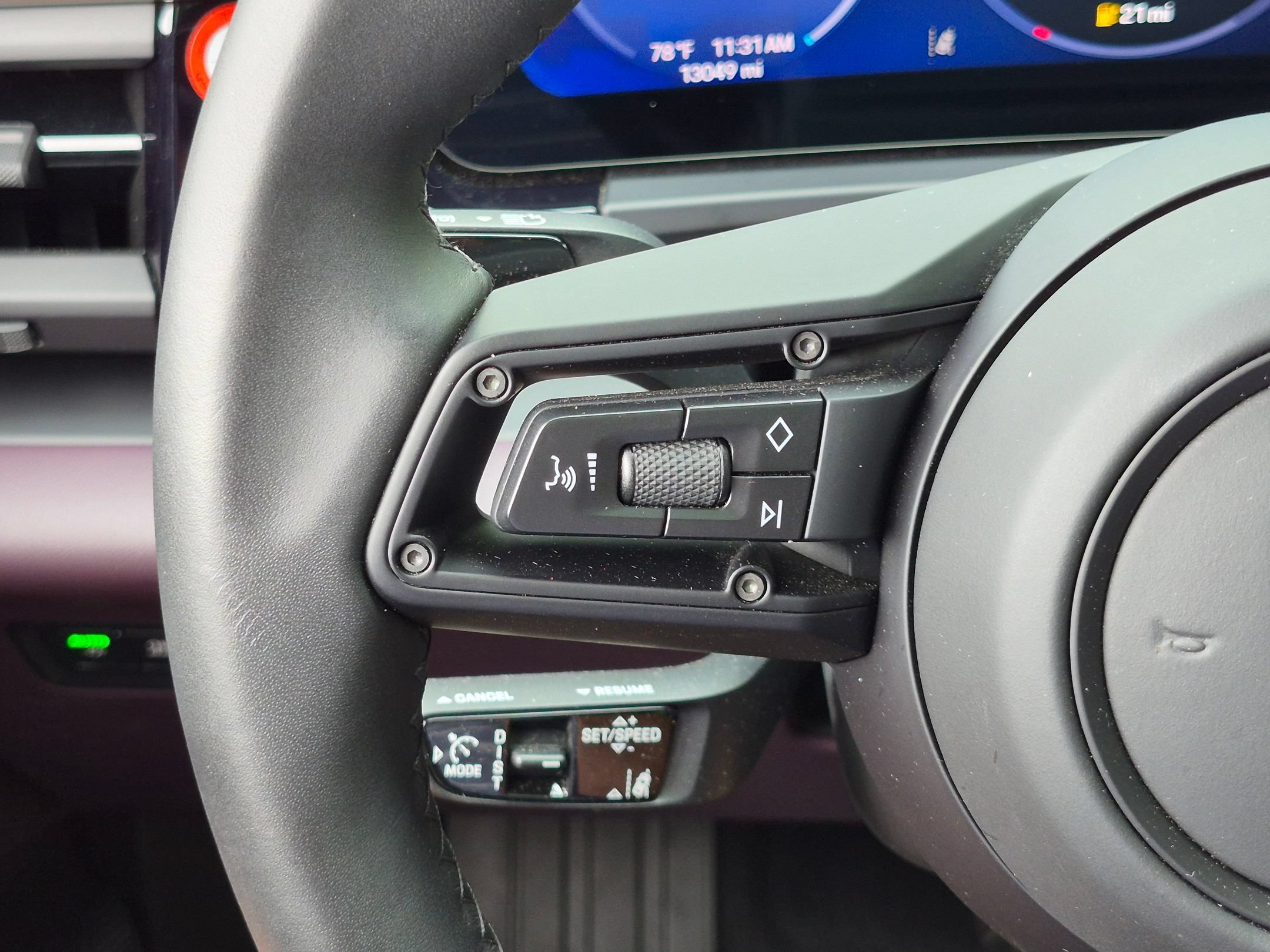 Certified 2025 Porsche Macan 4 Electric AWD/4WD image 9