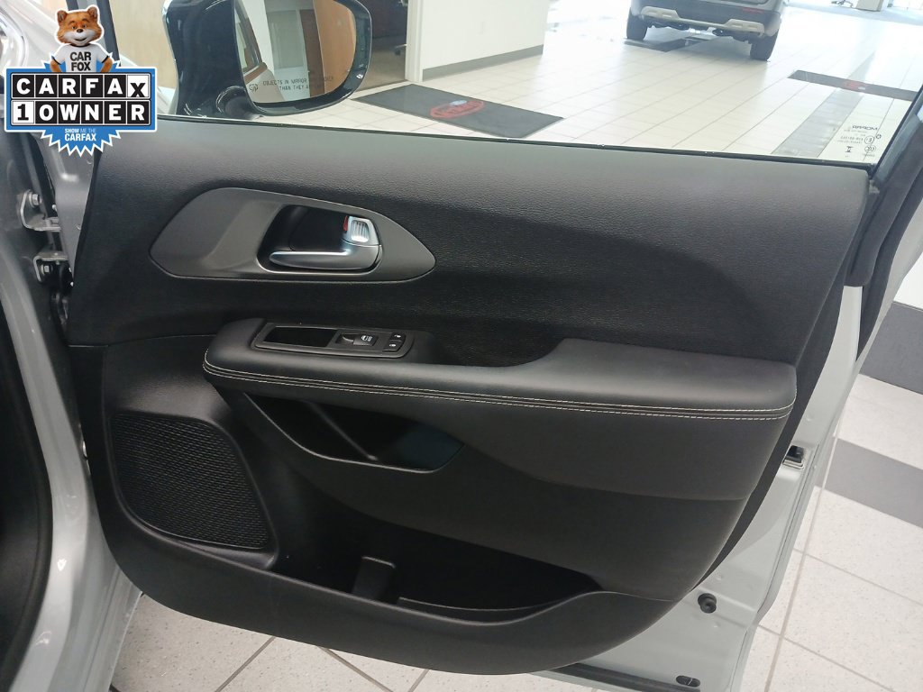 Used 2026 Chrysler Pacifica Select FWD image 14