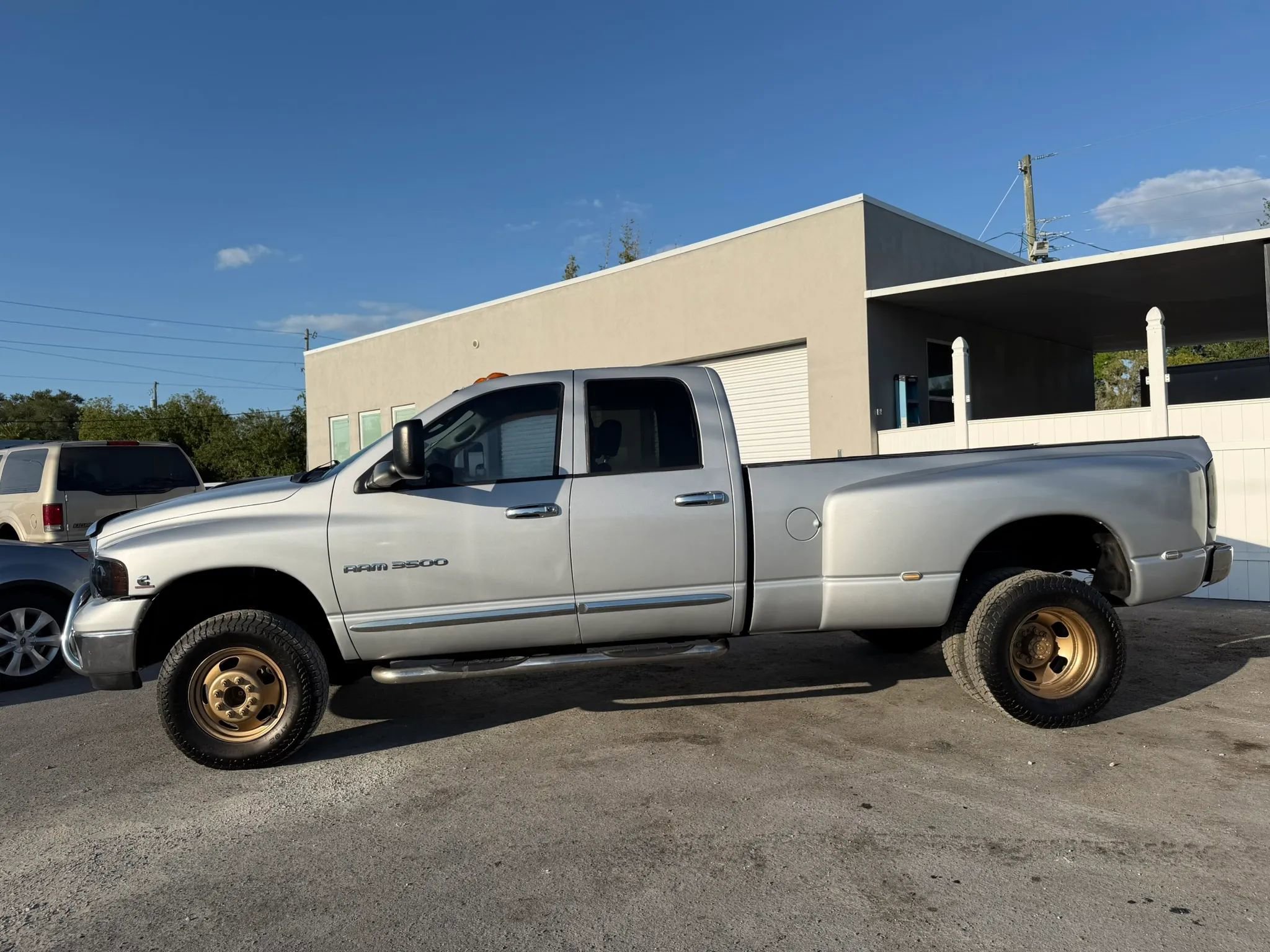 Used 2005 Dodge Ram 3500 Truck SLT AWD/4WD image 2