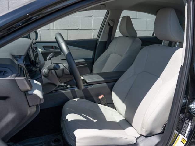 Used 2025 Toyota Camry XLE AWD/4WD image 5