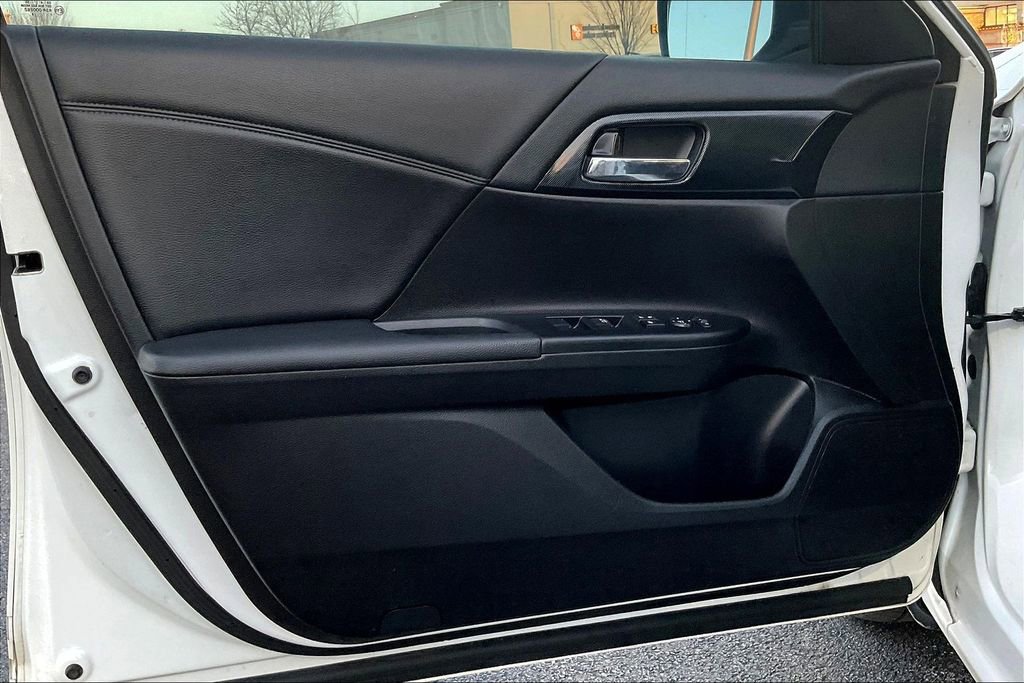 Used 2015 Honda Accord Sport image 26