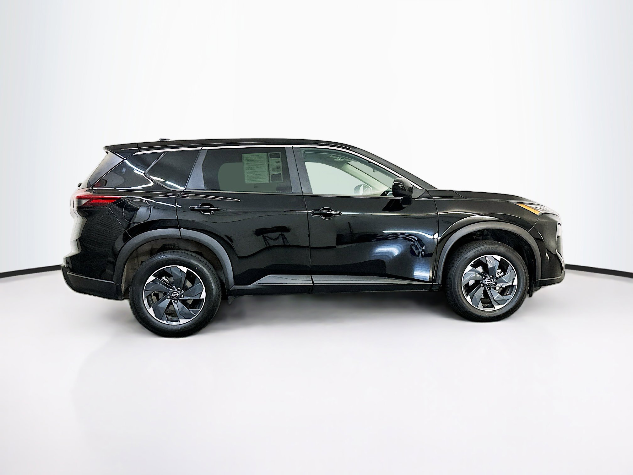 Used 2025 Nissan Rogue SV image 10
