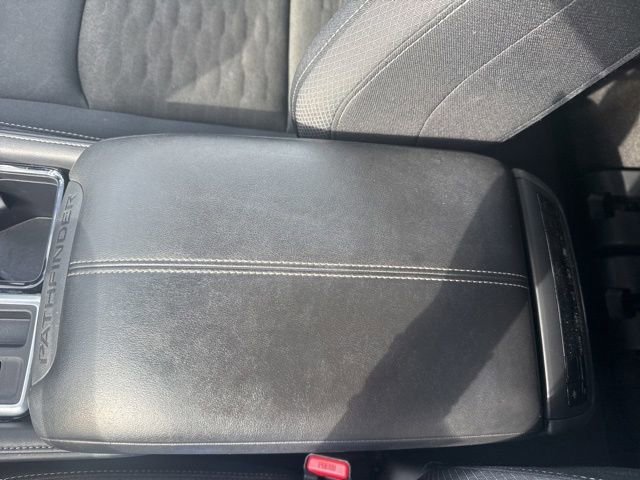 Used 2025 Nissan Pathfinder SV FWD image 25