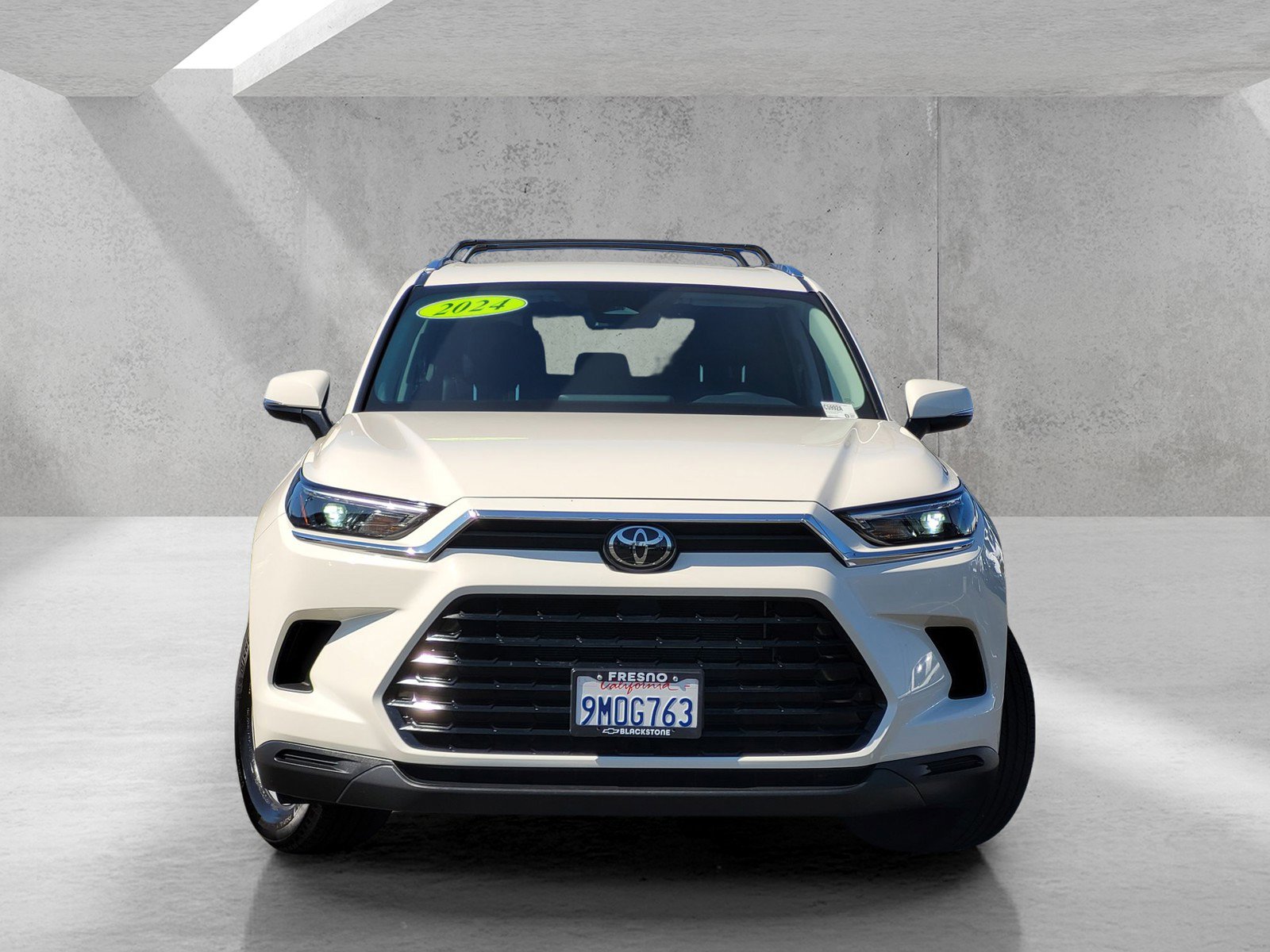 Used 2024 Toyota Grand Highlander XLE image 2