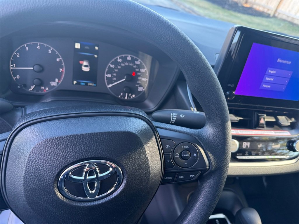 Used 2025 Toyota Corolla LE image 28