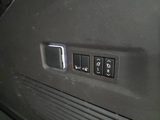 Used 2021 GMC Yukon XL Denali image 13