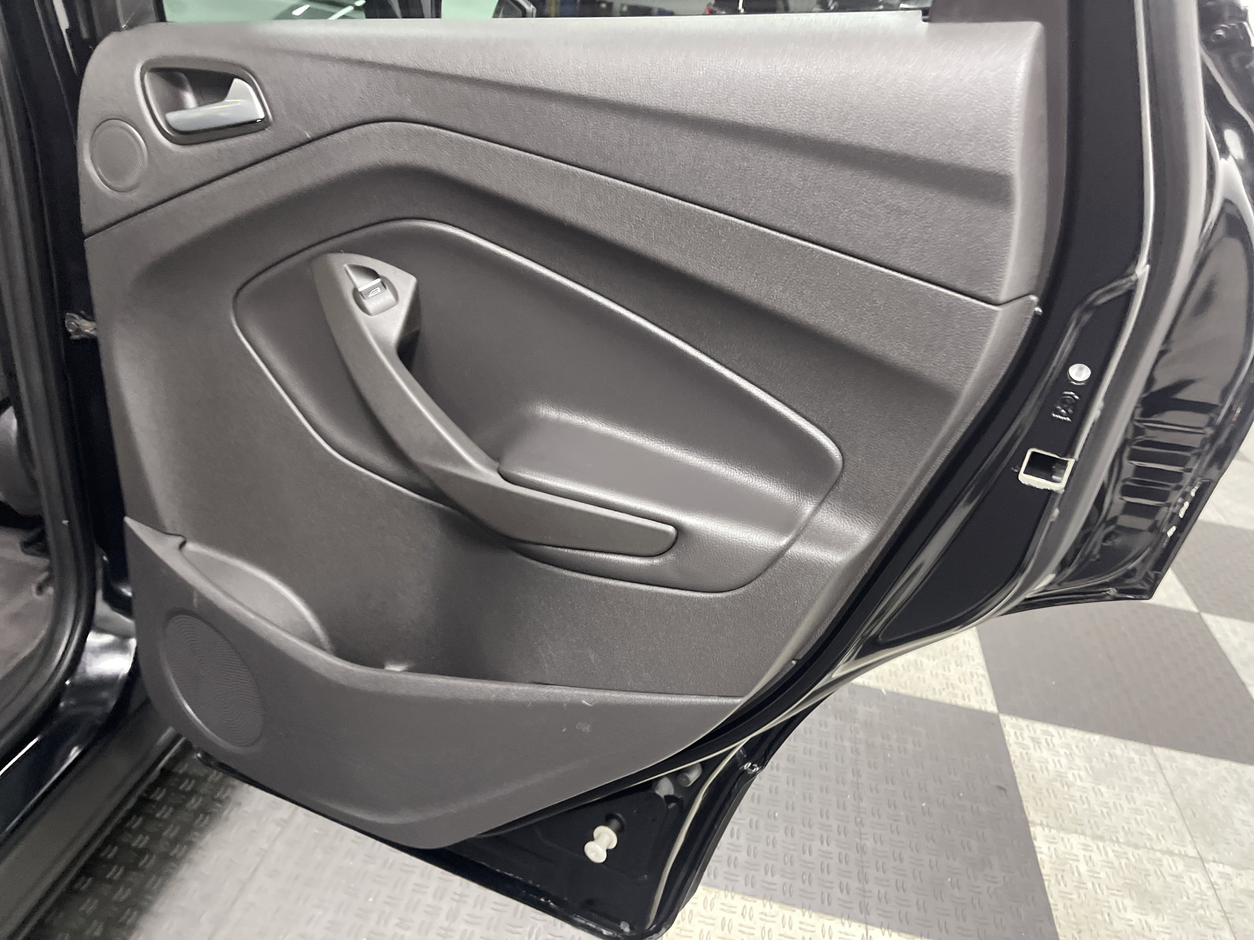 Used 2017 Ford Escape SE w/ Equipment Group 201A AWD/4WD image 19