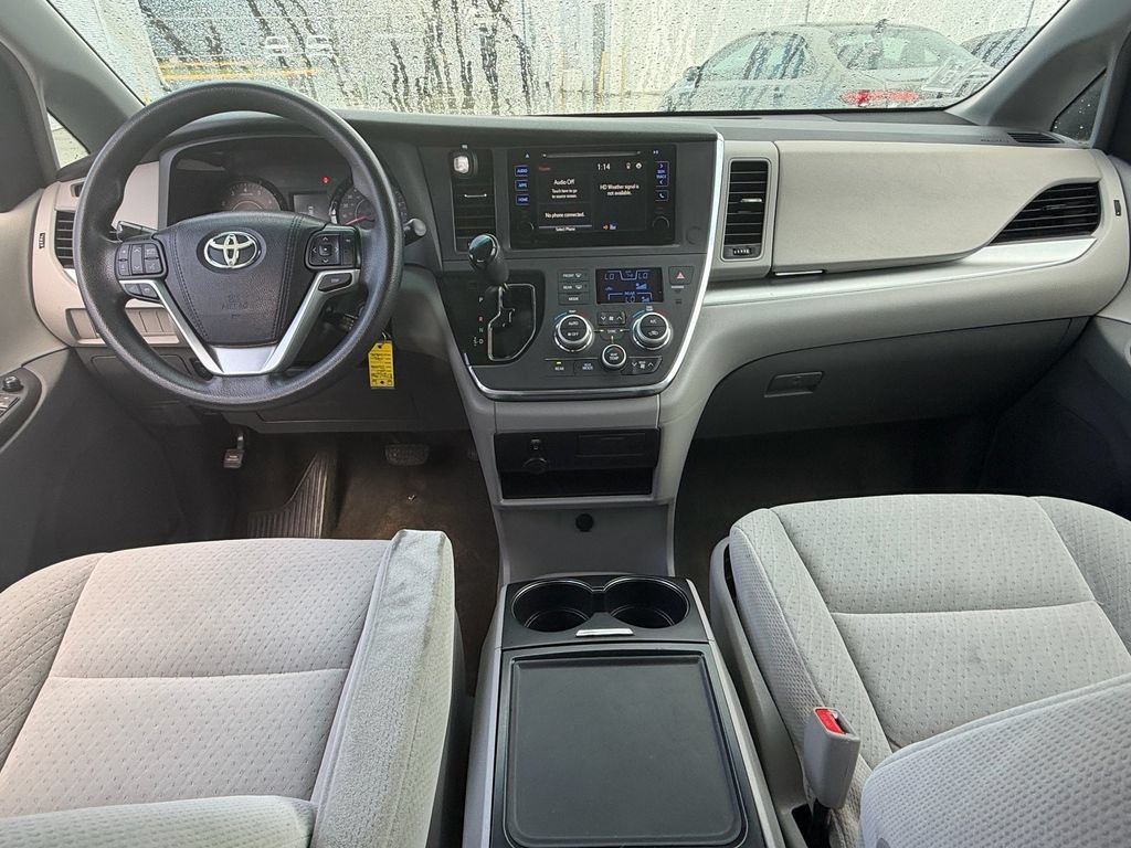 Used 2015 Toyota Sienna LE FWD image 9
