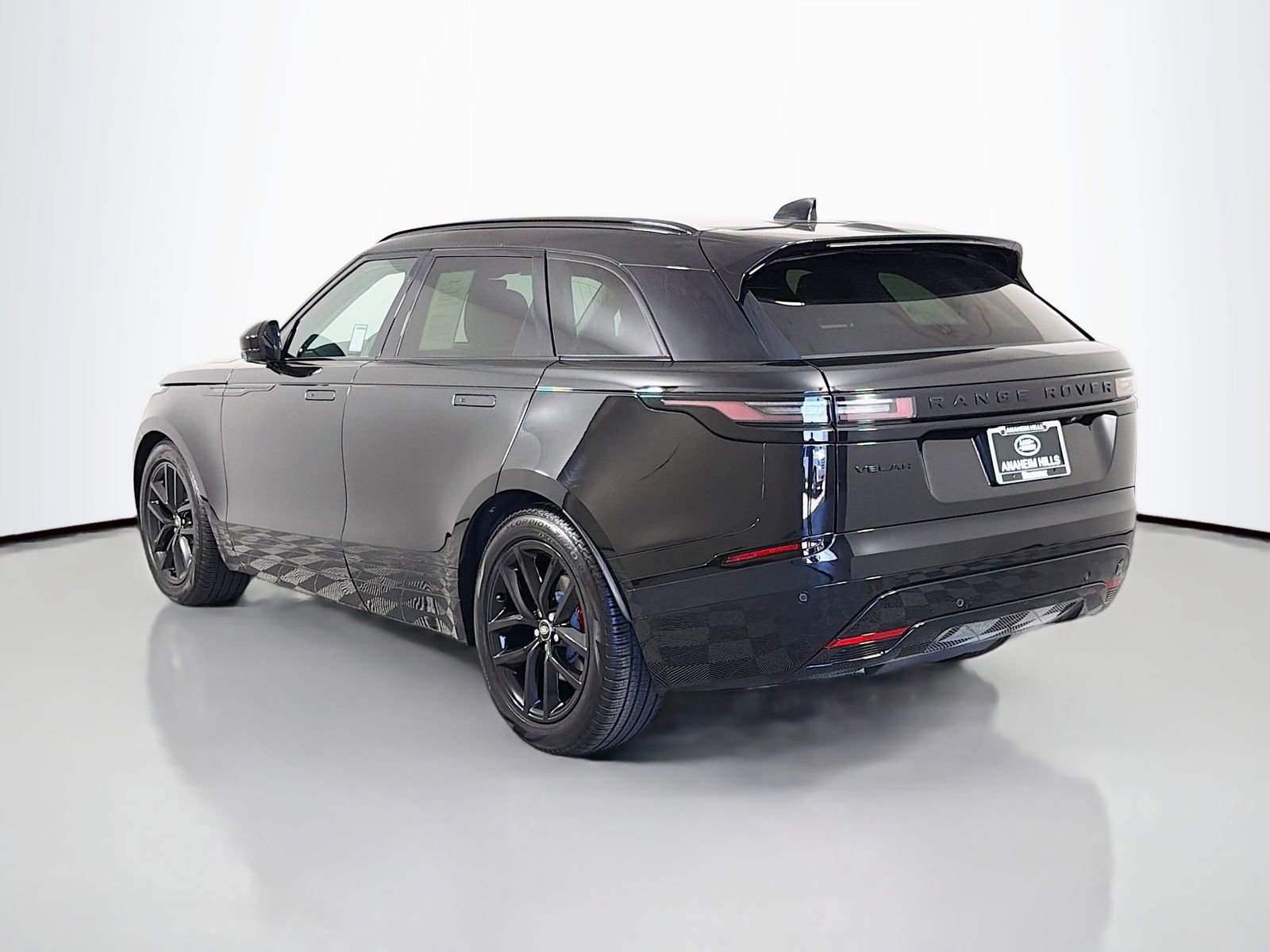 Certified 2025 Land Rover Range Rover Velar Dynamic SE AWD/4WD image 3