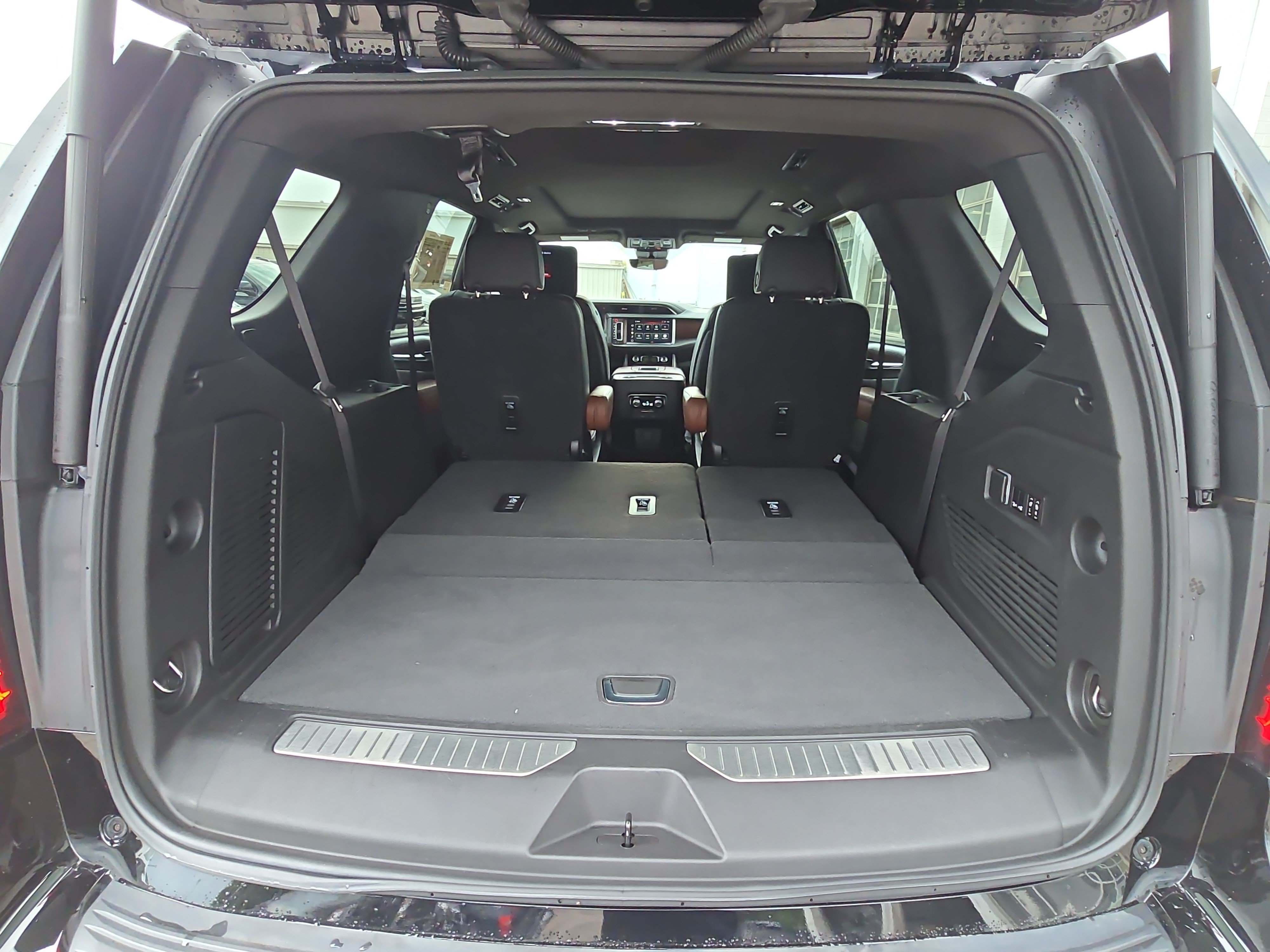 Used 2023 GMC Yukon Denali Ultimate AWD/4WD image 14