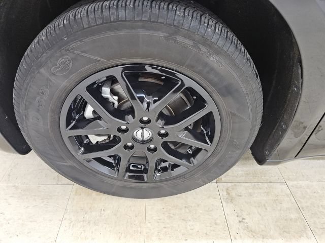 Used 2023 Chrysler Pacifica Touring-L FWD image 26