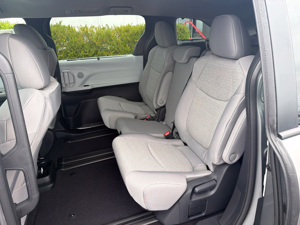 New 2026 Toyota Sienna LE FWD image 19