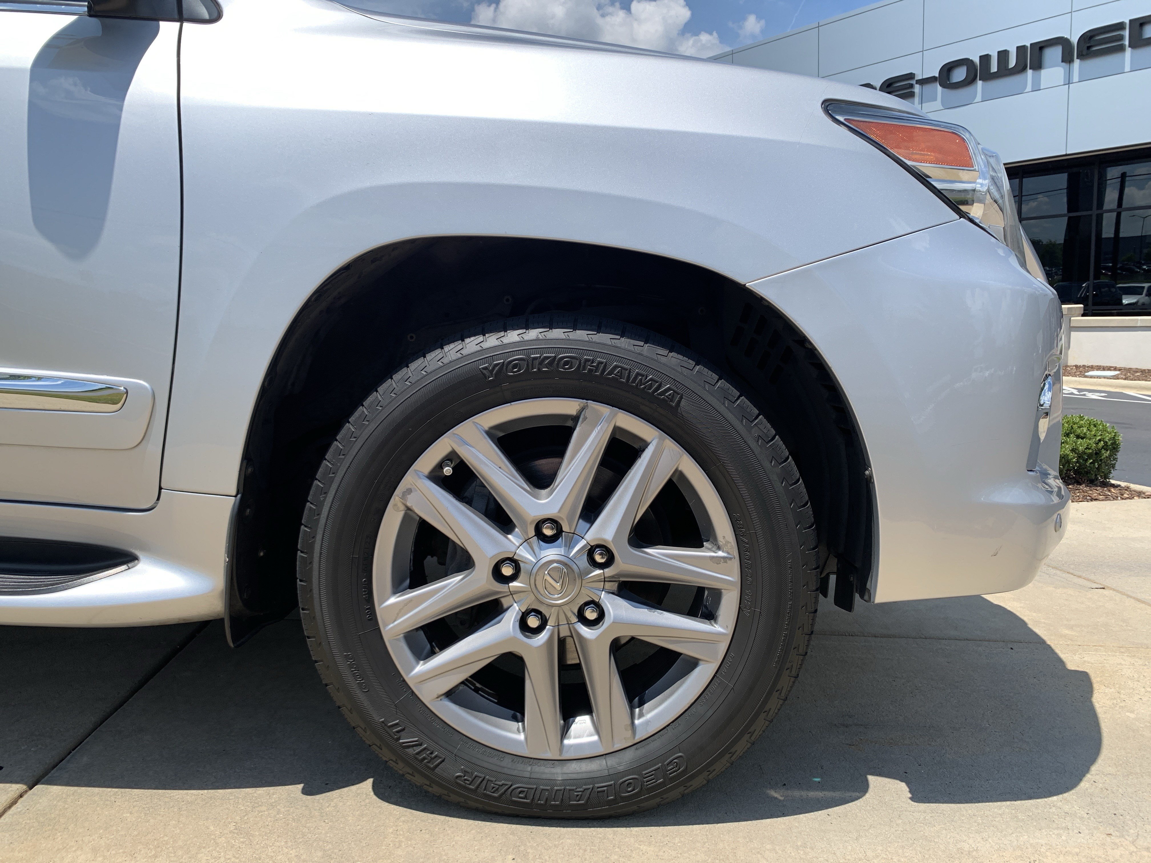 Used 2015 Lexus LX 570 4WD w/ Luxury Package image 13