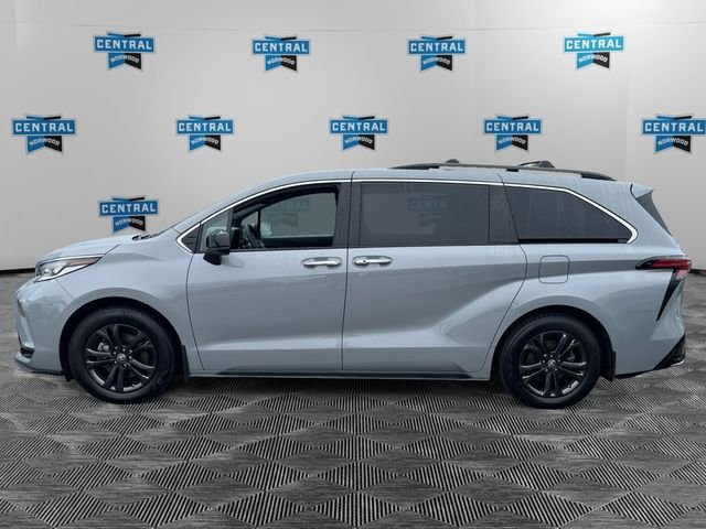 Used 2024 Toyota Sienna XSE w/ XSE Plus Package AWD/4WD image 2