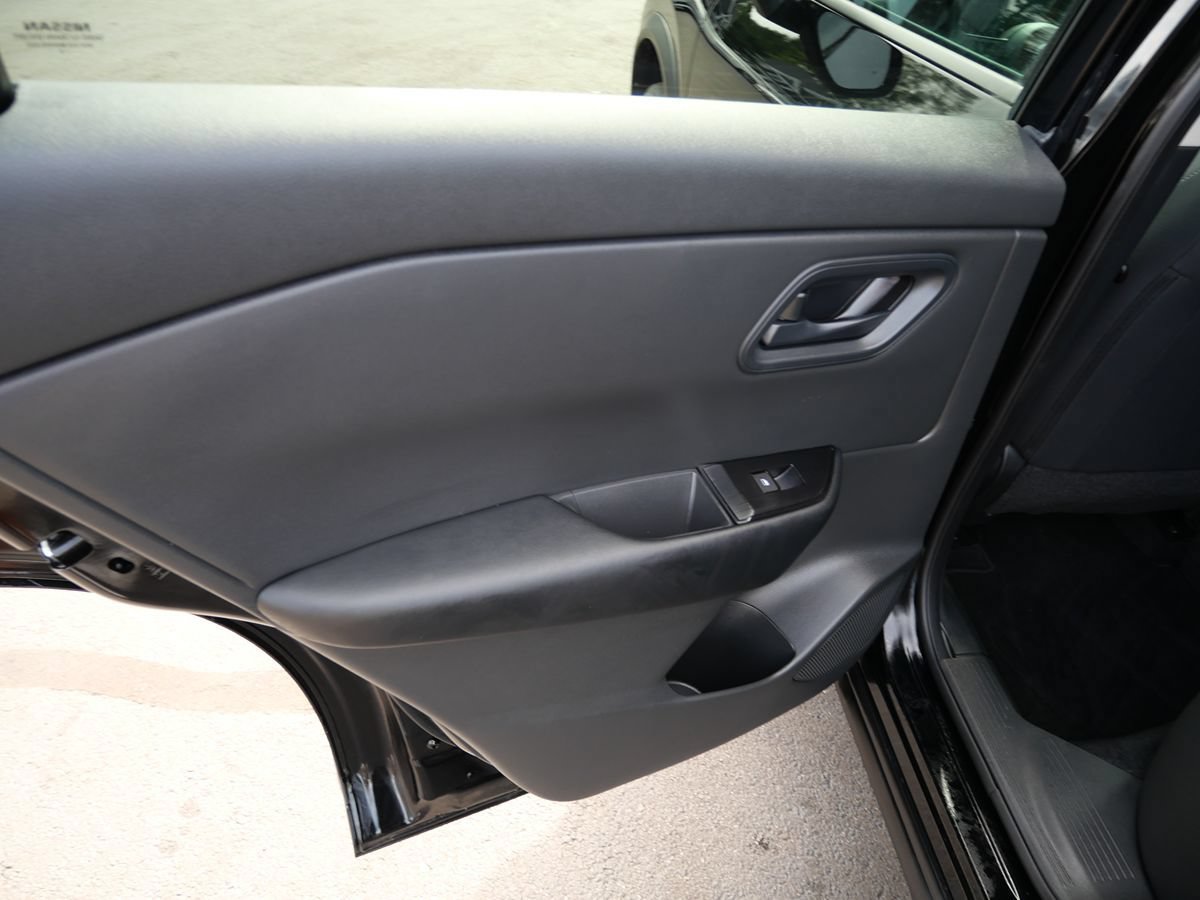 Used 2024 Nissan Rogue S AWD/4WD image 17