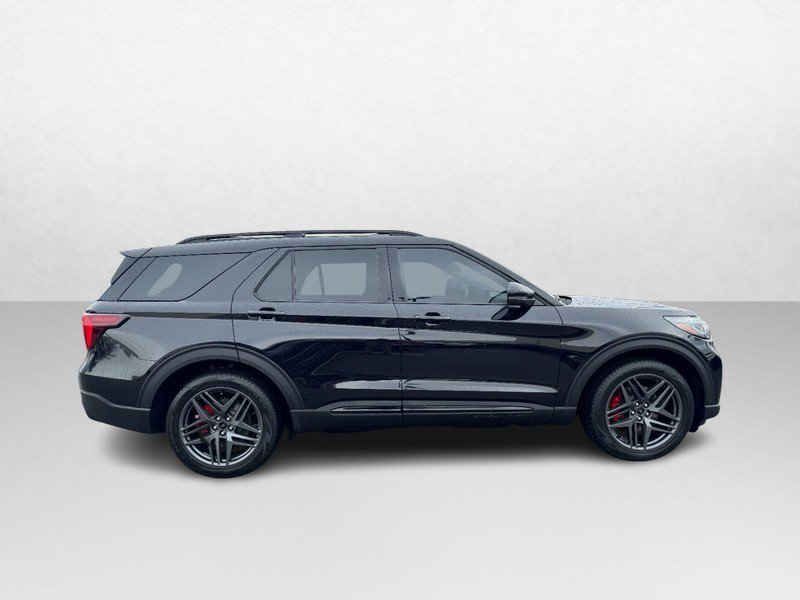 Used 2025 Ford Explorer ST RWD image 4