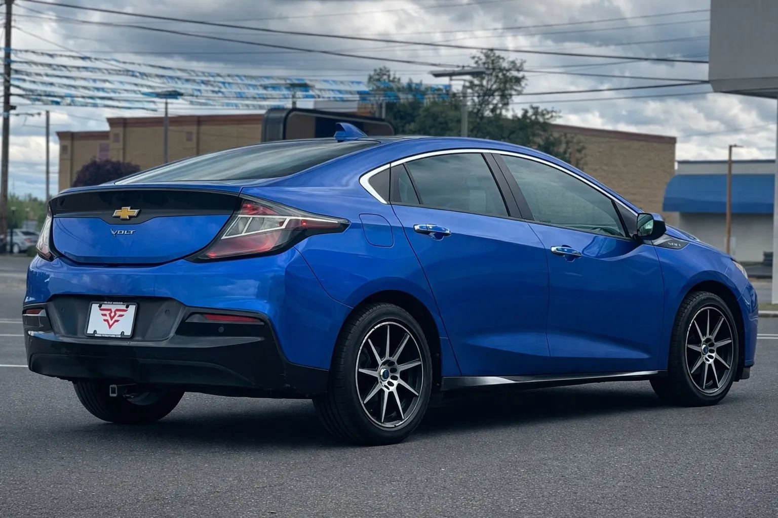 Used 2017 Chevrolet Volt Premier w/ Driver Confidence II Package FWD image 5