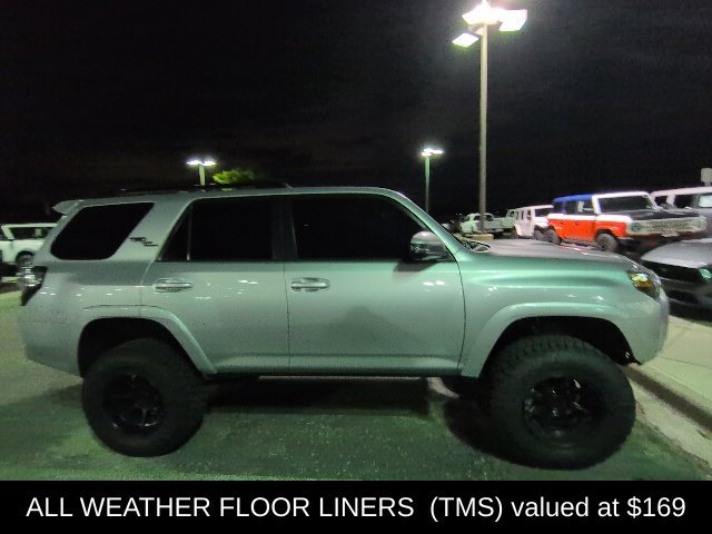 Used 2022 Toyota 4Runner TRD Off-Road Premium AWD/4WD image 4