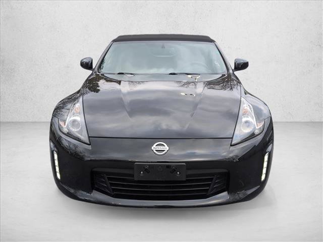 Used 2018 Nissan 370Z Touring image 2