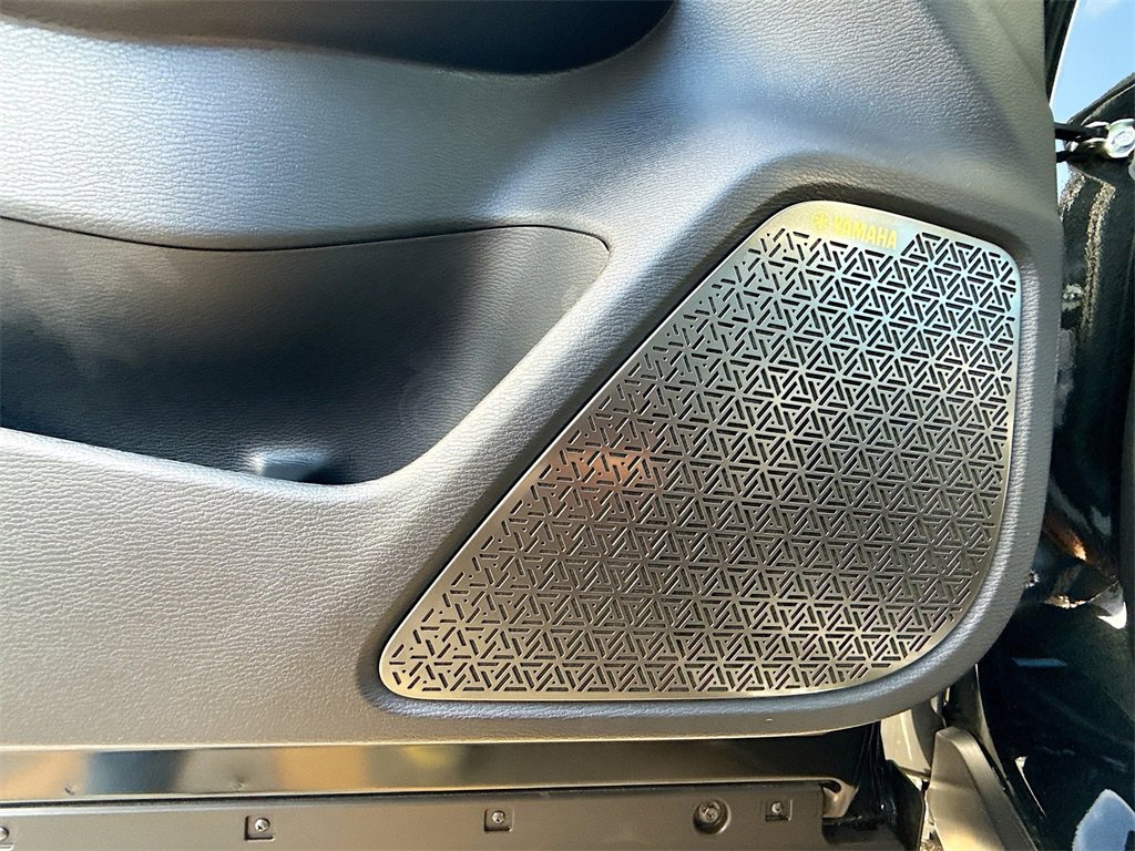 New 2025 Mitsubishi Outlander SE image 19