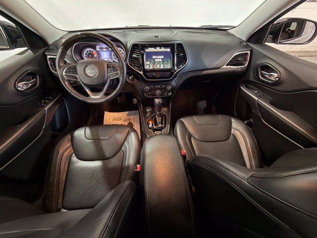 Used 2019 Jeep Cherokee Overland AWD/4WD image 14