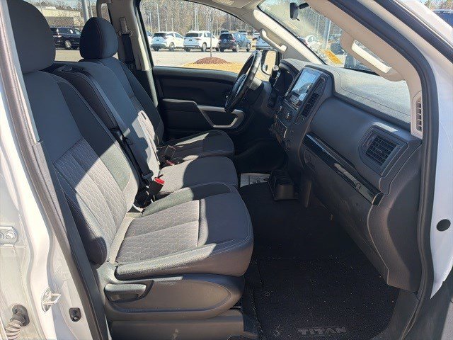 Used 2022 Nissan Titan SV image 24