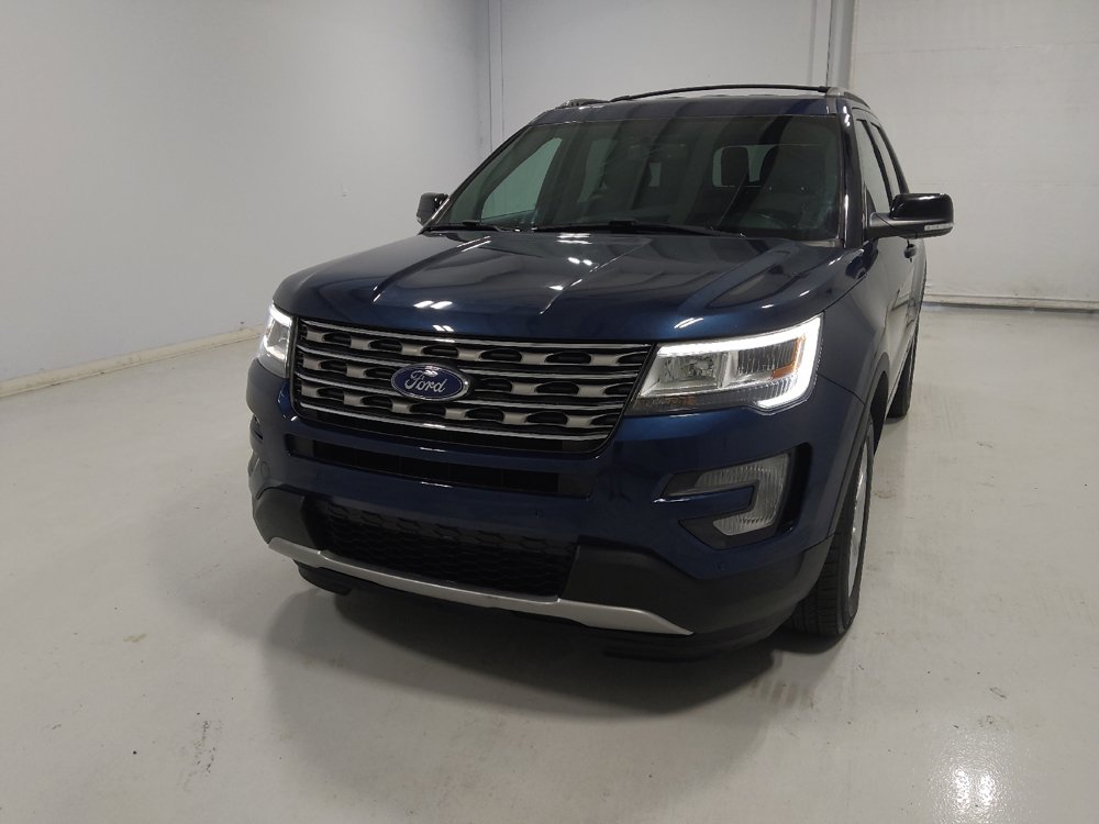 Used 2017 Ford Explorer XLT w/ Equipment Group 202A AWD/4WD image 15