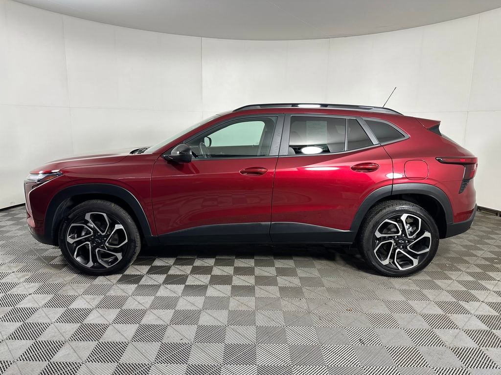 Used 2024 Chevrolet Trax RS w/ Driver Confidence Package image 2