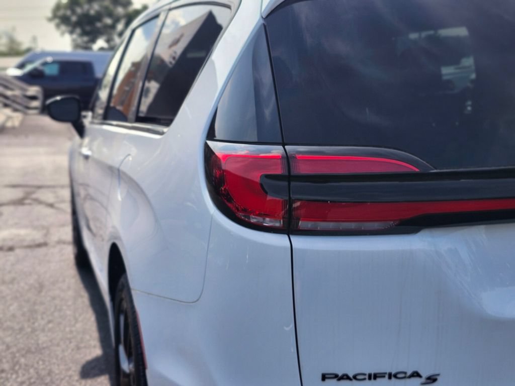New 2026 Chrysler Pacifica Select w/ S Appearance Package AWD/4WD image 9